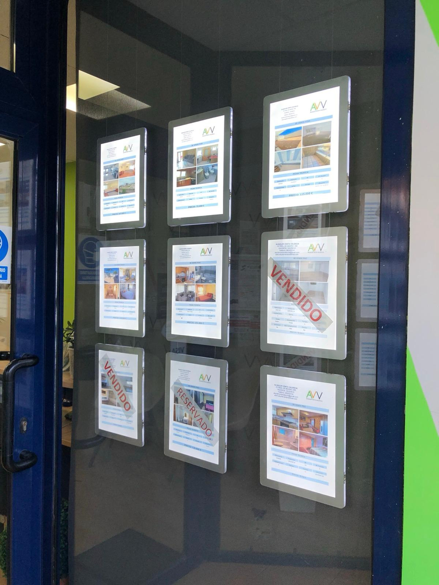 Instalación en puerta de cristal